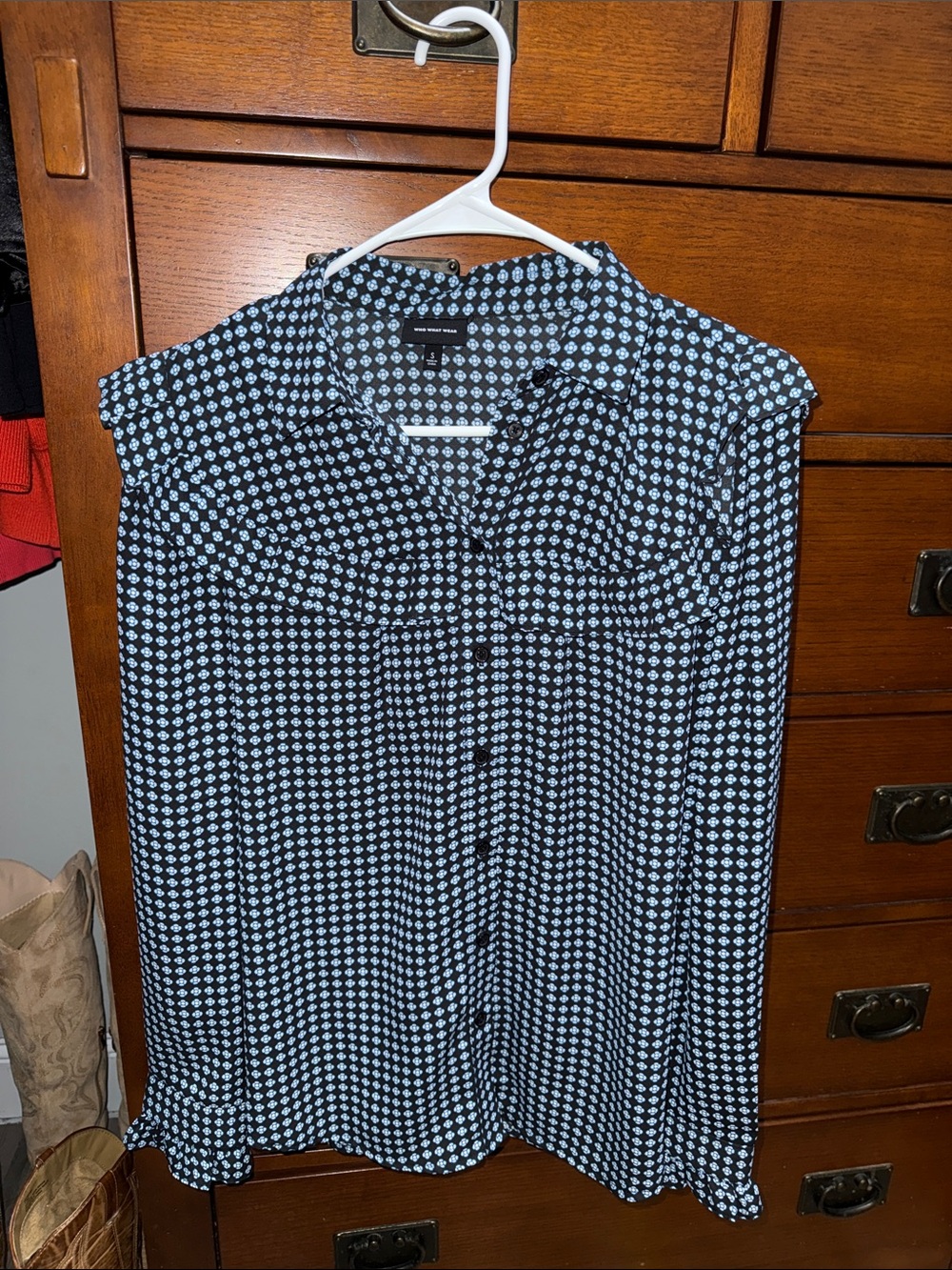 Who What Wear Floral Button Down Top in Black & Blue Small